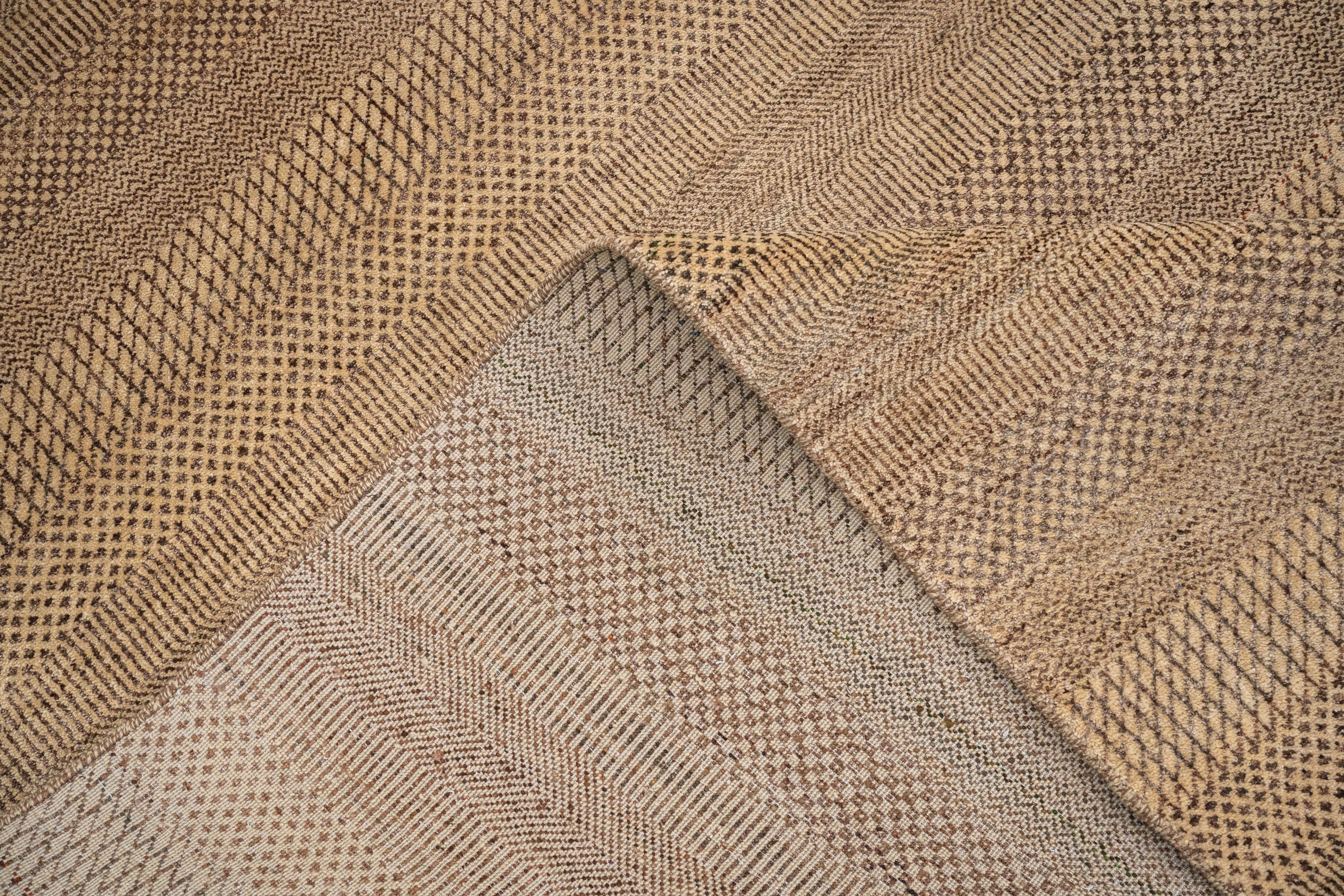 Handknotted Carpet, DIA - 958 MCN, Tan & Coffee